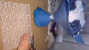 Упаковка букета гофрированной бумагой, розы из атласн