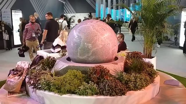 Фонтан плавающий шар. Московский финансовый форум 2021. Производство,монтаж,аренда на мероприятия. смотреть онлайн