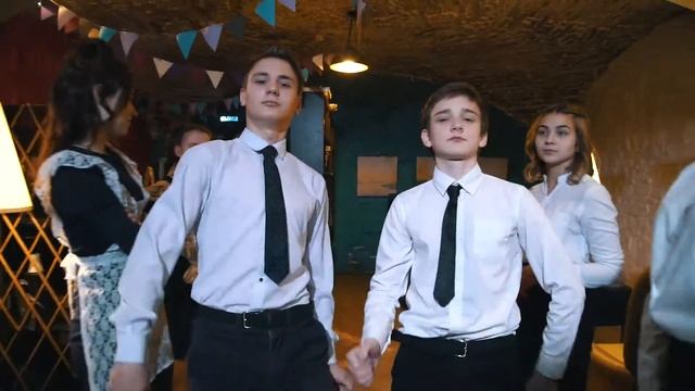 Выпускной альбом School №102, 9 "В"класс 2019 by SuperDinya смотреть онлайн