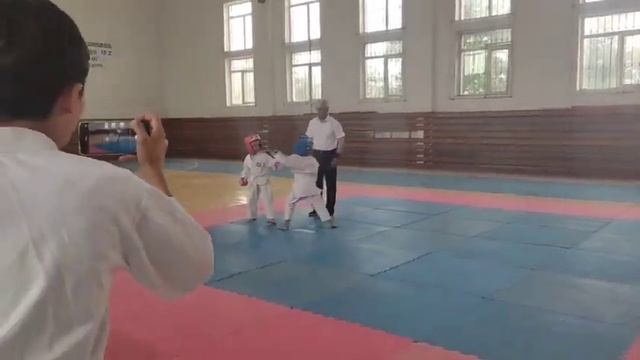 Нурмухаммадов Донёр Каратэ Vs Рукапашни бой синий шлем