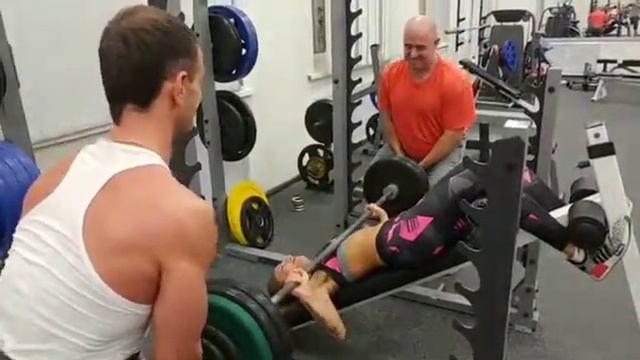 Прикол в СПОРТЗАЛЕ😀💪 смотреть онлайн