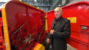 Согнуло центральный вал?