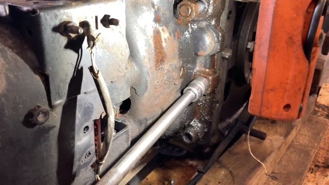 Снимаем механизм отбора мощности Valtra T190