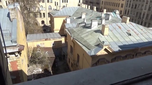 Как правильно стрелять туалетной бумагой из окна?