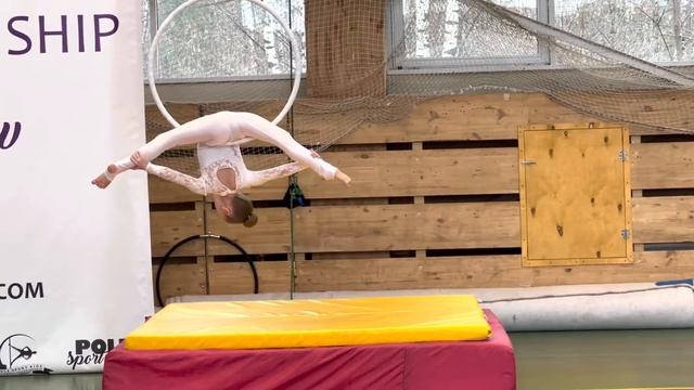Выступление на соревнованиях по воздушной гимнастике 1 смотреть онлайн