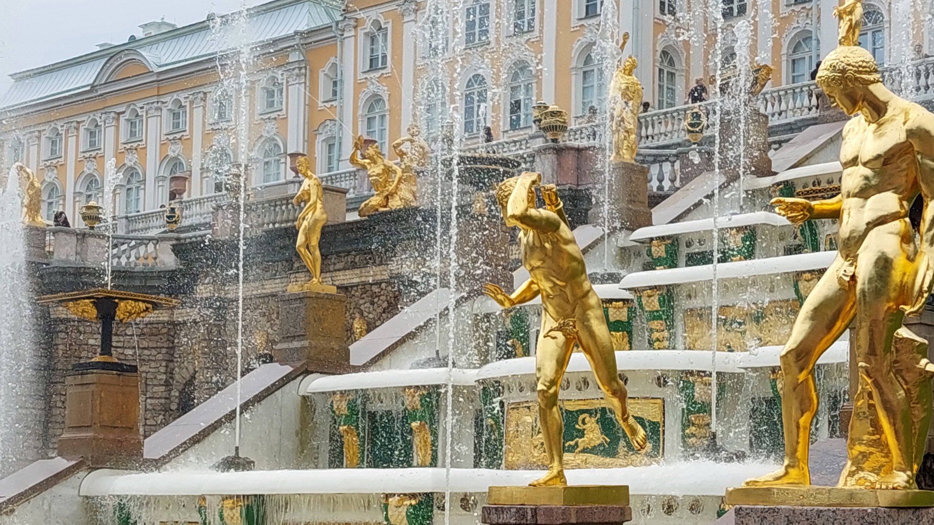 Петергоф летом 2024 года. Красота и услада для глаз #петербург #петергоф #travel смотреть онлайн