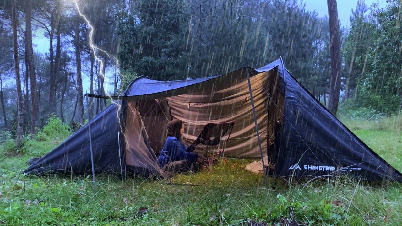 БОЛЬШАЯ ПАЛАТКА В СИЛЬНЫЙ ДОЖДЬ‼ОДИНОЧНЫЙ ПОХОД В СИЛЬНЫЙ ДОЖДЬ И ГРОЗУ смотреть онлайн