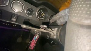 МЕНЯЕМ СВЕЧИ НА ВАЗ 2106 И РЕЛЕ ПОВОРОТНИКОВ !!!