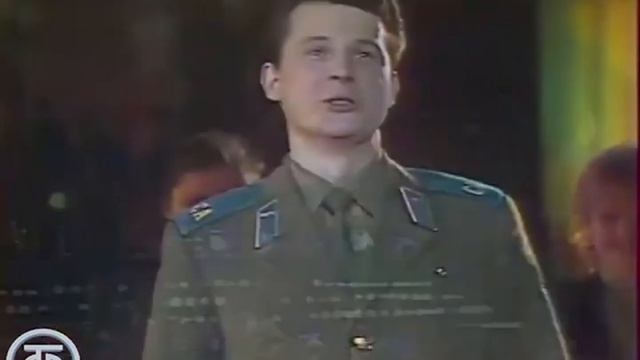 Влюбленный солдат (Э.Канио – А.Калифано) – Михаил Котляров и ансамбль песни и пляски Московского ПВ смотреть онлайн