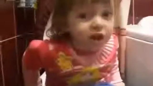 МАЛЫШ ПРИКОЛЬНО ПОЕТ ПЕСНЮ смотреть онлайн