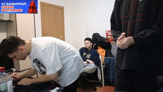 ШПАНА РАСПИСЫВАЕТСЯ НА ФЛАГАХ (ft. Мафаня, Каша, Брамо и Зеля) смотреть онлайн