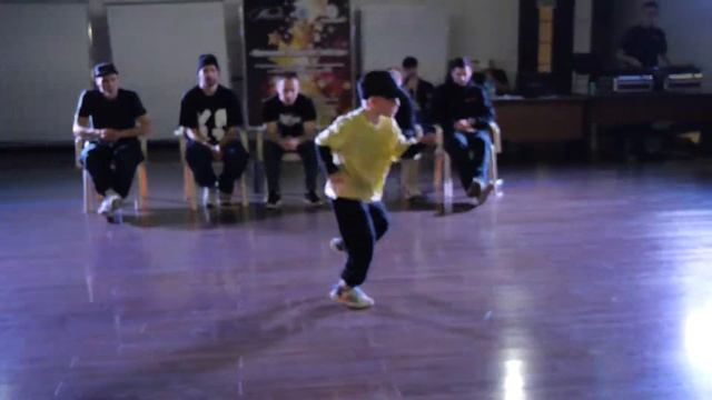 до 9 лет Bboy Amba Vs Bboy Fox - 
