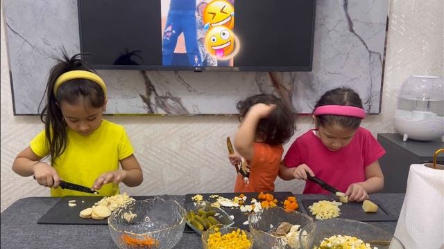 не нужен салат, я просто хочу кукурузу 😂❤️ #salat #youtube #? смотреть онлайн