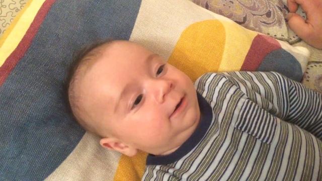 Шок !!! Приколы для детей! Поющий младенец !!! Ребенок 3 месяца подпевает маме !!!