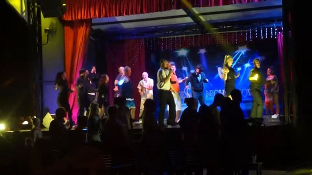 Клубный танец  DESSOLE SEA LION BEACH RESORT Камрань. январь 2016