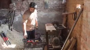 Иран Мастера из Ирана делают традиционныи иранскии стул Чем то н