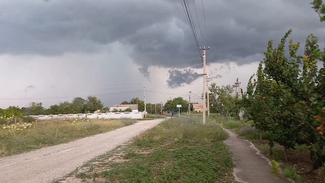 Дожди в Крыму,правда уже с перебором,портится урожай а