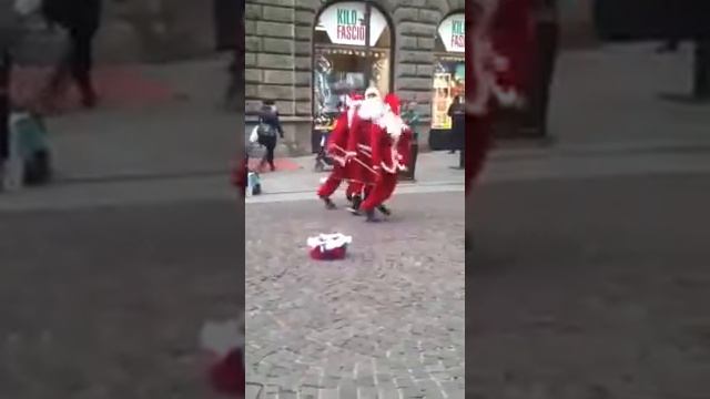 дед морозы танцуют смотреть онлайн