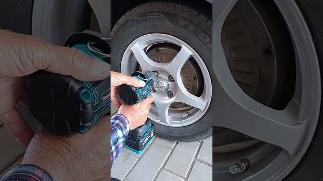 Гайковерт 1500NM усиленный аккумуляторный комплект смотреть онлайн