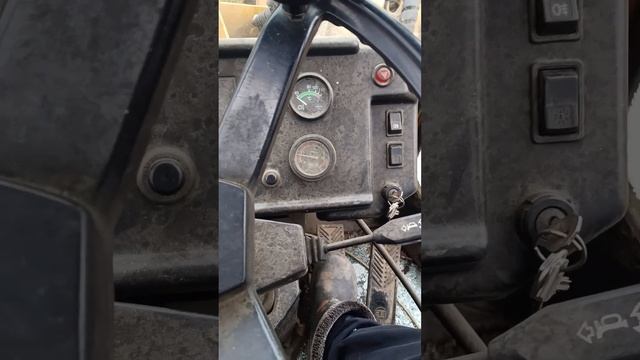 Как переключается фронтальный погрузчик? амкадор.