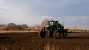 Самоходный опрыскиватель John Deere 4730