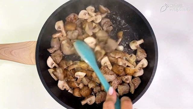 Індичка з грибами та шпинатом у вершковому соусі