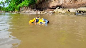 Прыжки Машинок с Трамплина - Самосвал, Автокран, Мусор?