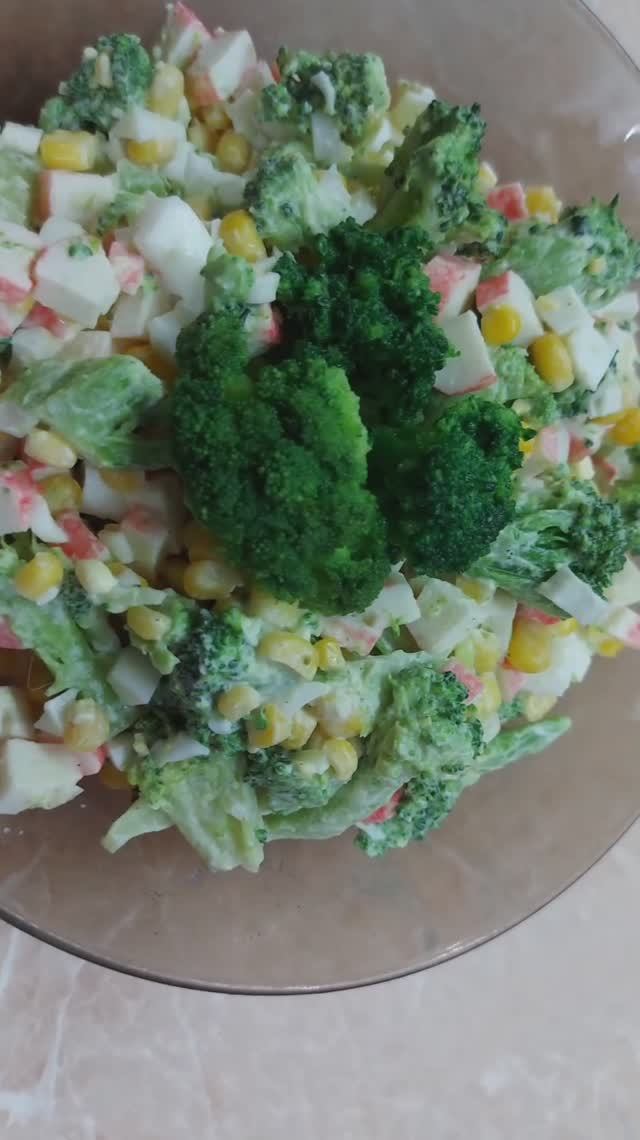 Салат с брокколи и крабовыми палочками смотреть онлайн