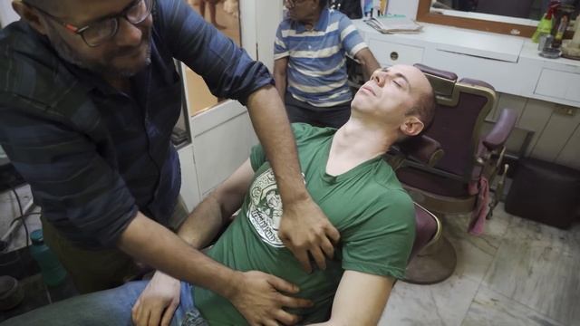 Индийский ASMR-массаж головы, лица, спины, плеч и рук смотреть онлайн