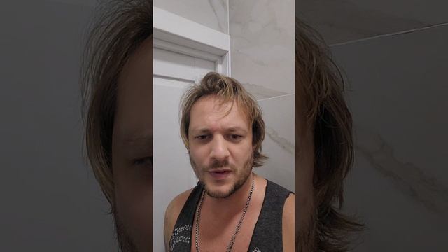 Как отучить кошек срать на пол?