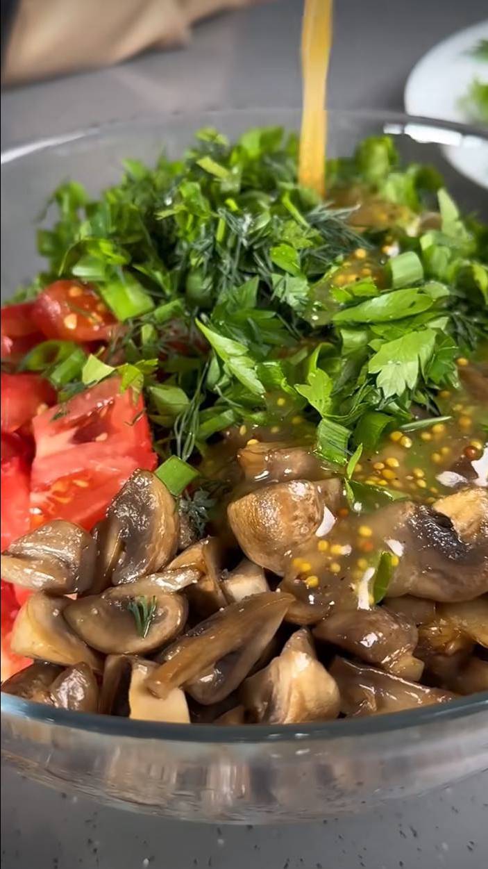 Такой САЛАТ ем даже ночью ! Готовить всего 5 минут! Просто,быстро, вкусно! Салат легкий и полезный смотреть онлайн