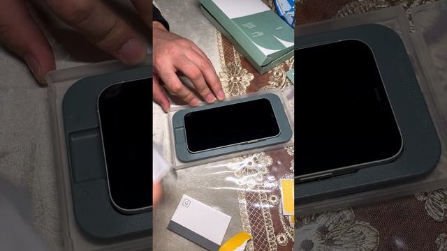 Защитное стекло с аппликатором COMMO для Apple iPhone 12 / Apple iPho смотреть онлайн