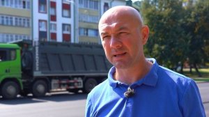 Самосвал Shacman на укладке асфальта