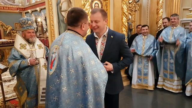 Отець-мітрат Володимир Фірман отримав високу державну нагороду смотреть онлайн