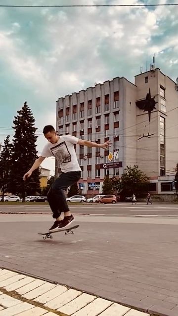 Несколько лайтовых трюков на скейте. Шовит, пару трюков | Shovit, Some Tricks