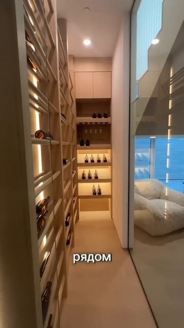 Винный шкаф под лестницей) #обзордома #дизайнинтерьер? смотреть онлайн