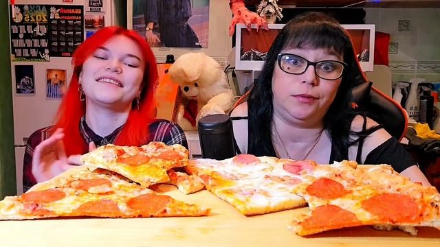 Мукбанг | Пицца Пепперони и Ветчина с Сыром | Обжор Асм? смотреть онлайн
