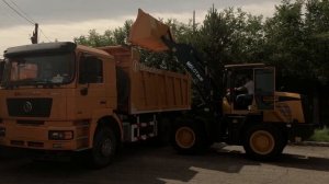 Фронтальный погрузчик MOLOT ZL30. Погрузка самосвала Shaanxi.