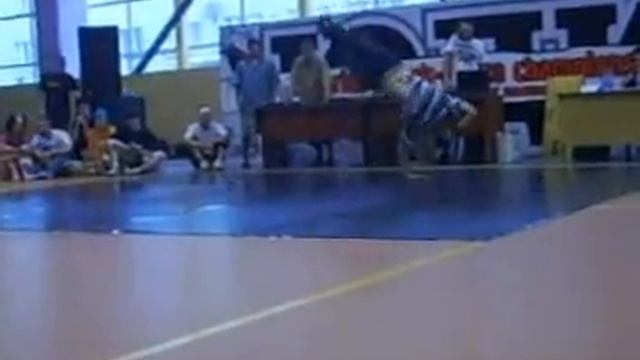 Видео Break-dance команды FlyTron1x смотреть онлайн