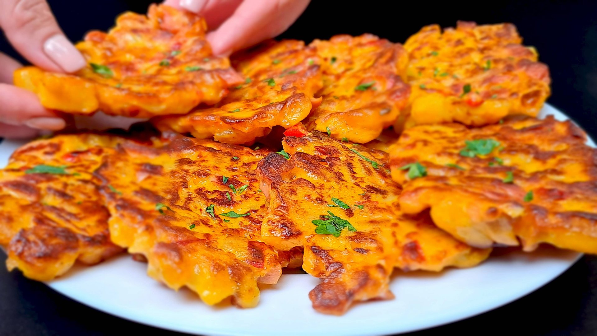 Настоящие картофельные оладьи в итальянском стиле — идеальная закуска, которая понравится всем! смотреть онлайн