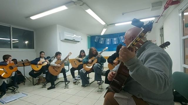 На благотворительном концерте в хостеле. Ансамбль. Лагрима