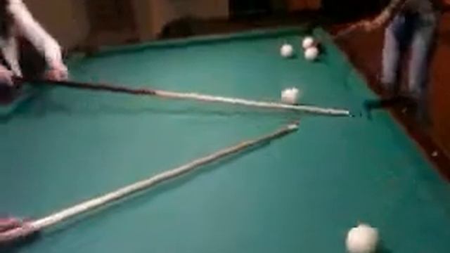 Девочки играются с шариками смотреть онлайн