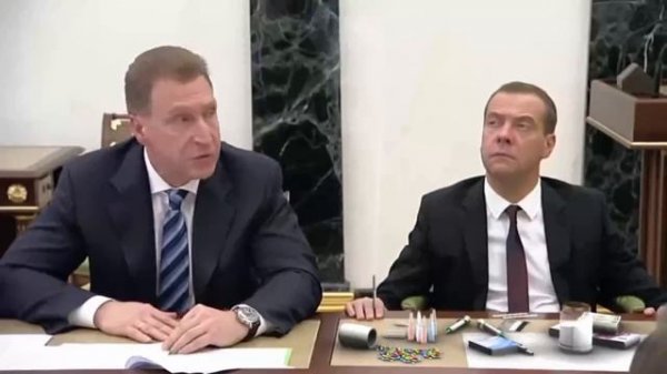 Пьяный Медведев на заседании | Drunk Medvedev at a meeting