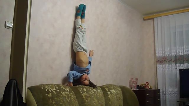 Стойка на голове смотреть онлайн
