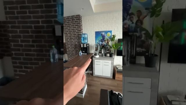 Не большой румтур офиса Глента!Обзор на офис!#а4 #глент #мем #мемы #румтур #шортс #отдых #приколы смотреть онлайн