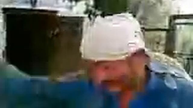 Удар бутылкой об голову смотреть онлайн