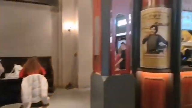 ГОЛОД НЕ ТЁТКА! Янис ВАРЕНИЕКС из Латвии устроил праздник живота в Питере, посетив 