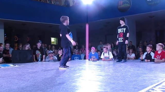 Никита D53 VS Dan Fox. Битва Стилей VII (Battle of Styles VII) 2014 смотреть онлайн