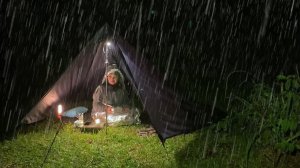 ОДИНОЧНЫЙ ПОХОД ПОД ПРОЛИВНЫМ ДОЖДЕМ‼УЮТНОЕ, РАССЛАБЛЯЮЩЕЕ УКРЫТИЕ ИЗ БРЕЗЕНТА, АСМР ДОЖДЬ