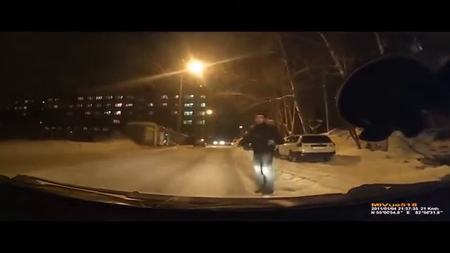 ЛУЧШИЕ Приколы! Бампер у девушки отжигает, а тачка слушается! Приколы на тусе с чуваками под музон смотреть онлайн